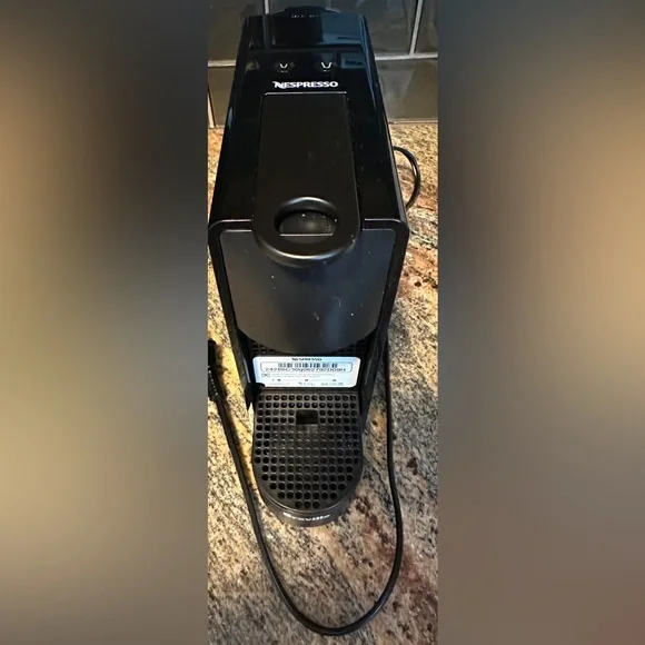 Nespresso Essenza Mini - Picture 1 of 2